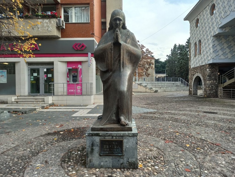 Памятник Матери Терезе